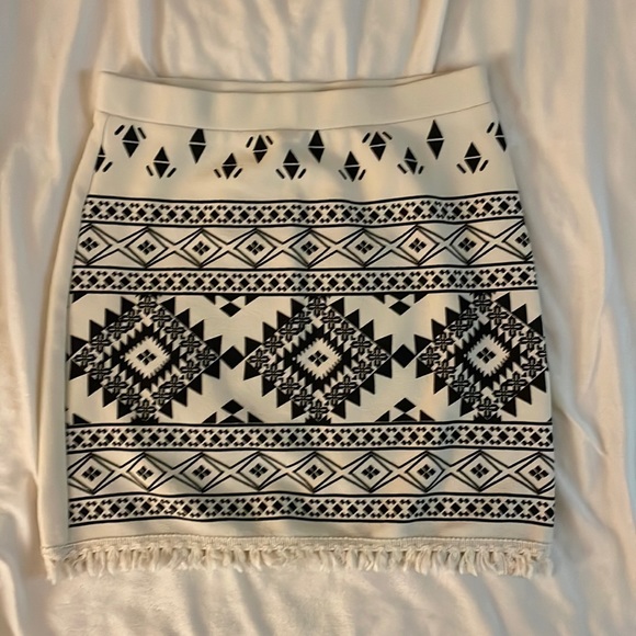 SHEIN Geo Print Skirt Size Small - Picture 1 of 3